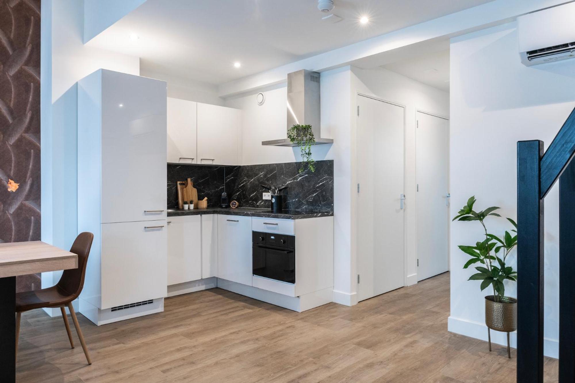 6-Bed Aircon House Diaz 60M2, Many Bedrooms Тилбург Екстериор снимка
